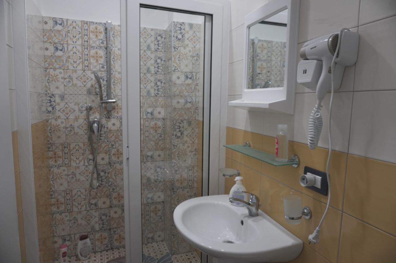B&B Porta Garibaldi カターニア エクステリア 写真